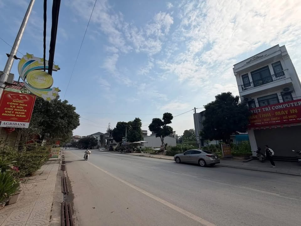 Đất mặt đường Âu Cơ, Thị Trấn Hạ Hoà 100m² giá 3 tỷ - Kinh doanh sầm uất!