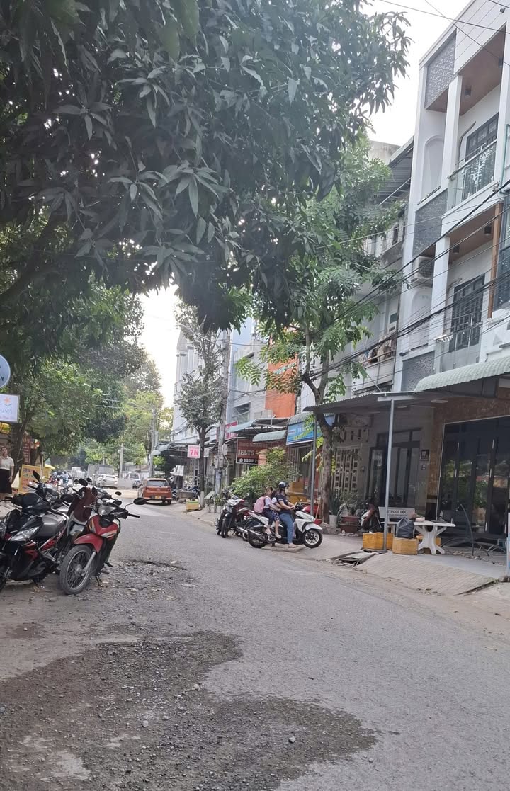 Nhà mặt tiền An Khánh 160m² giá 15 triệu - Thích hợp kinh doanh và ở ngay!