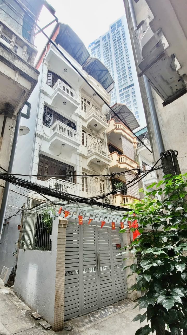 Nhà Dịch Vọng Cầu Giấy 70m² giá 14 tỷ - Lô góc, nội thất đẹp!