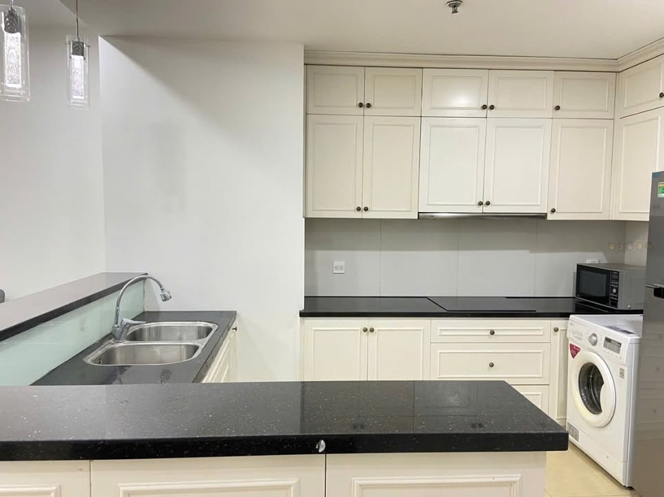 Căn hộ 2 ngủ tại Royal City, 75m² - Full nội thất, giá thỏa thuận!