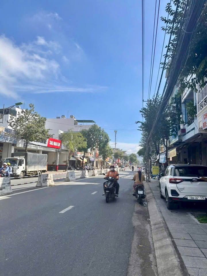 Bán nhà mặt tiền đường Lê Hồng Phong, Nha Trang 340m² giá 35.7 tỷ - Vị trí đắc địa, thương lượng ngay!