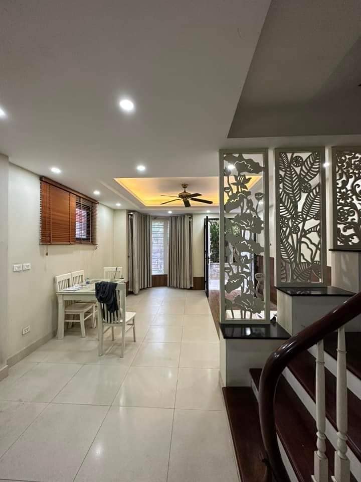 Nhà Lạc Long Quân, Tây Hồ 50m² giá 7.5 tỷ - Thiết kế hiện đại, ô tô vào tận cửa!