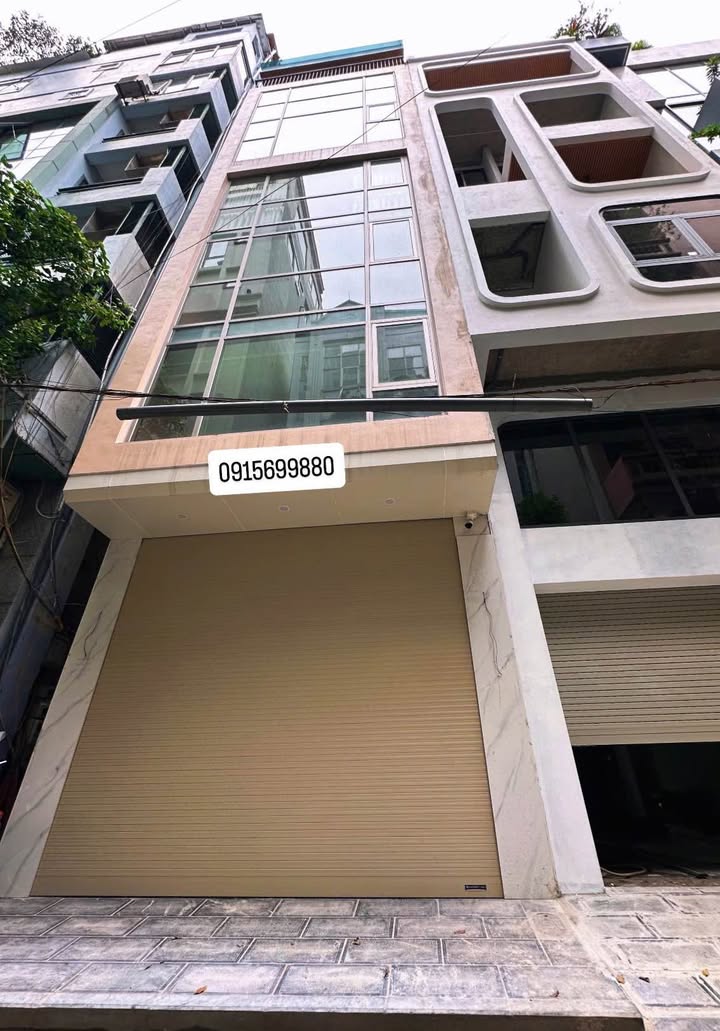 Mặt phố Đống Đa 65m² giá thỏa thuận - Mặt tiền rộng, thang máy hiện đại!