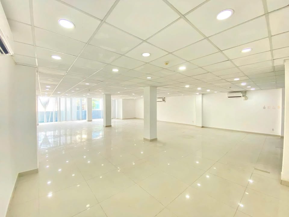 Văn phòng cho thuê đường Nguyễn Xí, Bình Thạnh 155m² giá 45 triệu - Không gian làm việc lý tưởng!