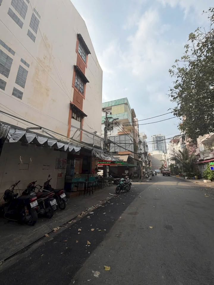 Mặt bằng kinh doanh Quận 10 24m² giá 12 triệu - Vị trí đắc địa 2 mặt tiền!