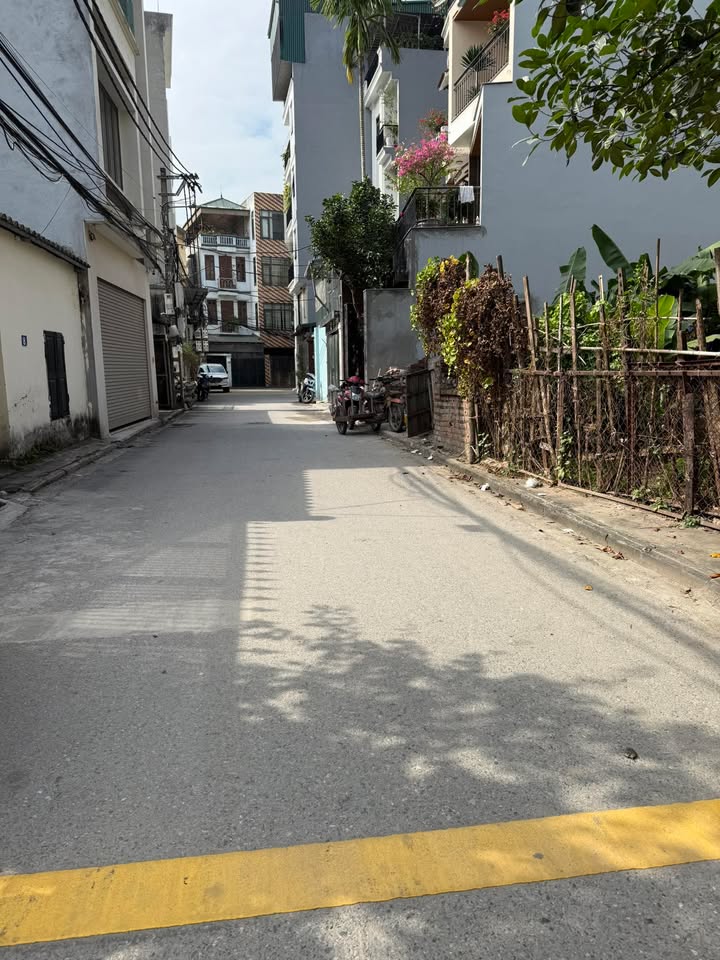 Đất Ngọc Thụy 100m² giá 15 tỷ - Ngõ thông ô tô vào tận đất!