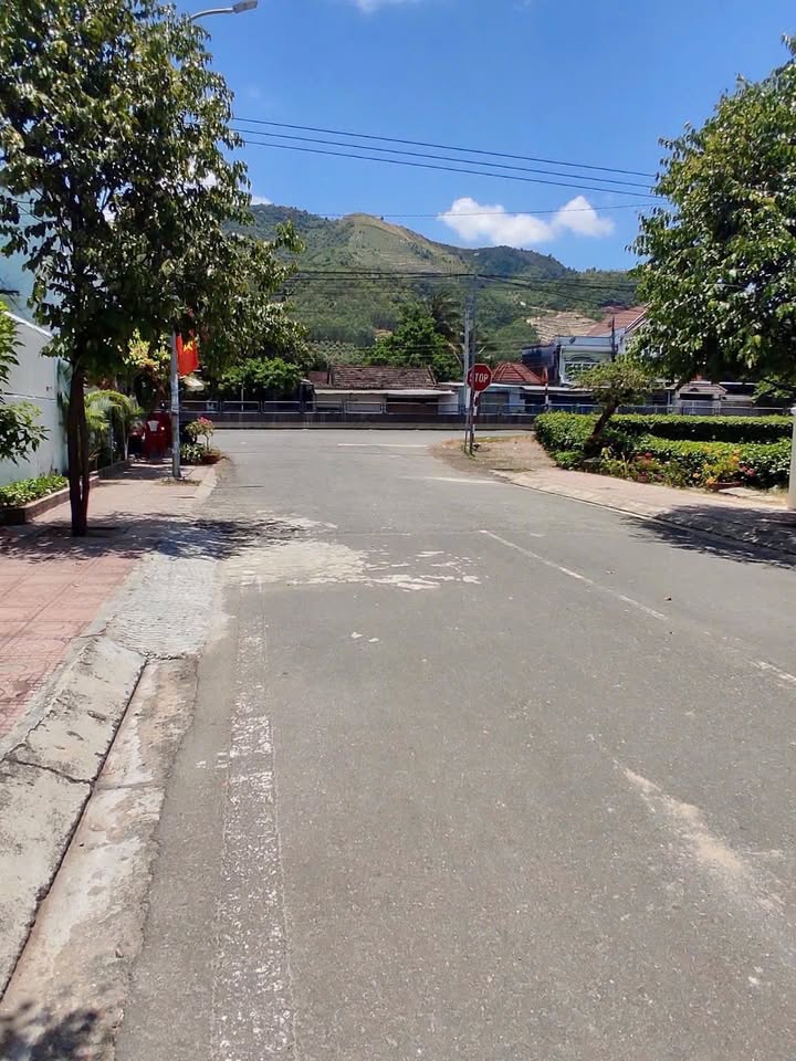 Lô góc 3 mặt tiền xã Suối Hiệp 74m² giá 950 triệu - Cơ hội đầu tư tuyệt vời!