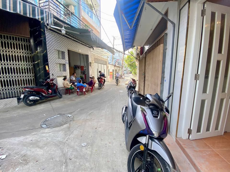 Nhà phố Bảy Hiền, Tân Bình 13m² giá 2.5 tỷ - Hướng Đông, thuận lợi an cư!