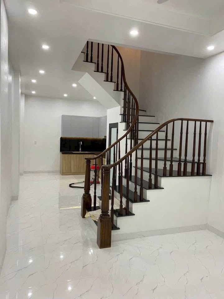 Nhà 3 tầng Phúc Khánh 40m² giá 1.6 tỷ - Thiết kế đẹp, thoáng mát!