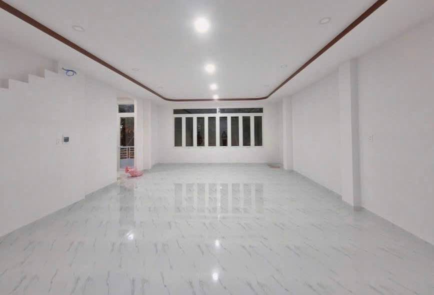 Bán gấp nhà mặt tiền Tô Hiệu Nha Trang 80m² giá chỉ 10.5 tỷ - Cơ hội đầu tư tuyệt vời!