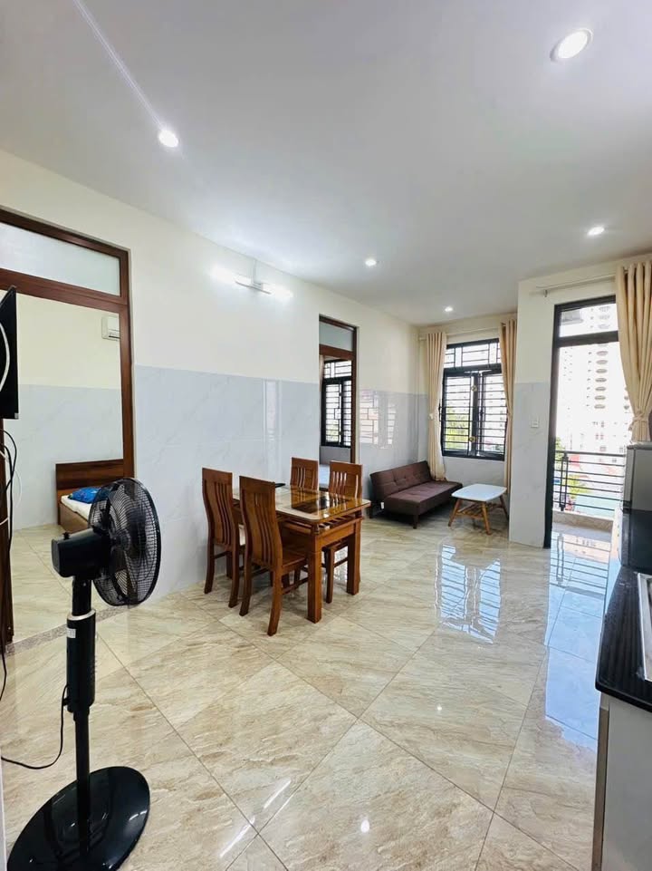 Căn hộ biển Hòn Chồng Nha Trang 50m² giá 7 triệu - Full nội thất, ban công thoáng đãng!