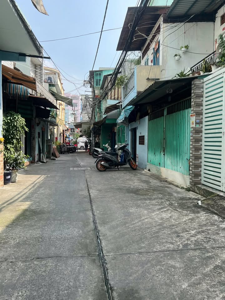 Nhà 2 tầng Hà Tôn Quyền, Quận 11, 44m², giá 7.1 tỷ - Hẻm thông thoáng, an ninh!