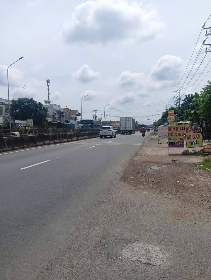 Nhà mặt tiền Quốc Lộ 1A, Hưng Lộc, 950m² chỉ 12 tỷ - Tiềm năng kinh doanh lớn!