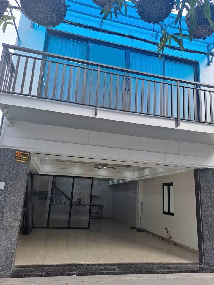 Nhà cho thuê 70m² 2 tầng tại Ngõ 168 Phương Lưu, giá 6 triệu - Ô tô vào tận cửa!