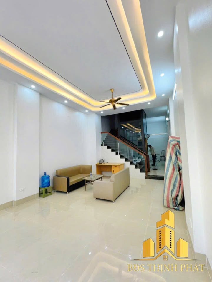 Nhà phố 5 tầng mặt tiền Lê Triện, Bắc Giang 72m² giá chỉ 9 tỷ - Sẵn sàng vào ở!