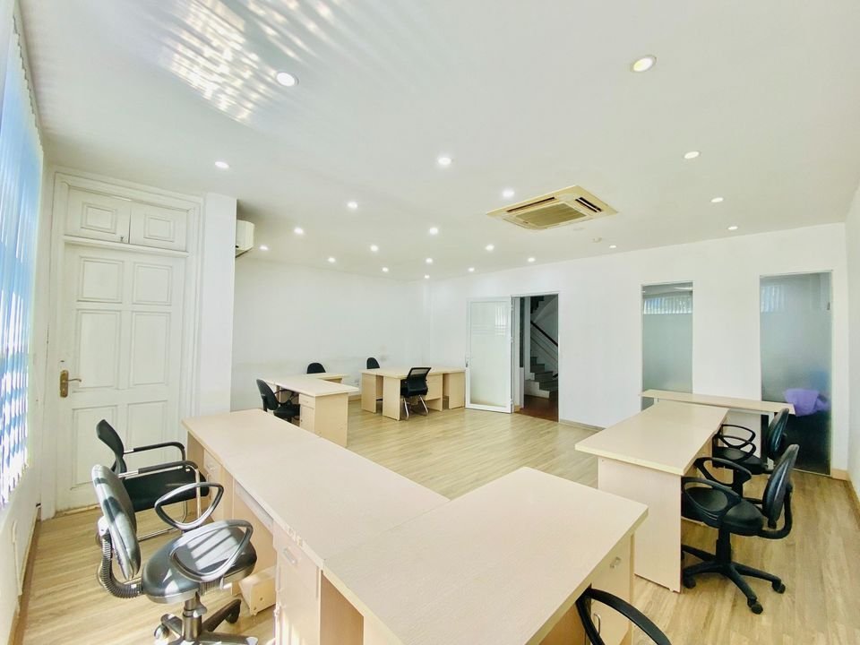 Văn phòng cho thuê Khuất Duy Tiến Thanh Xuân 30m² giá chỉ 6 triệu - Giao diện chuyên nghiệp!