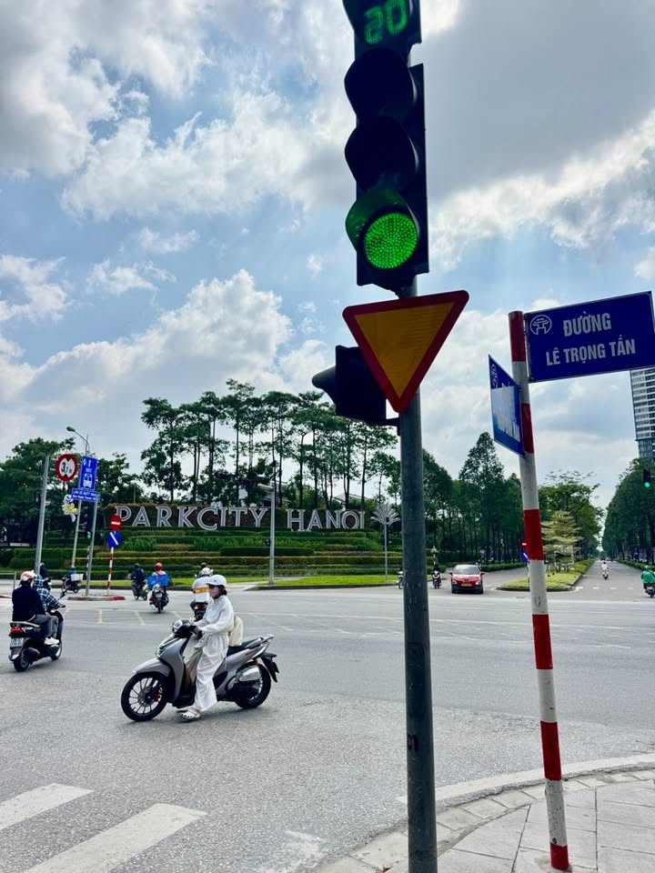 Đất phân lô La Khê 50m² giá 13 tỷ - View công viên thoáng đãng!