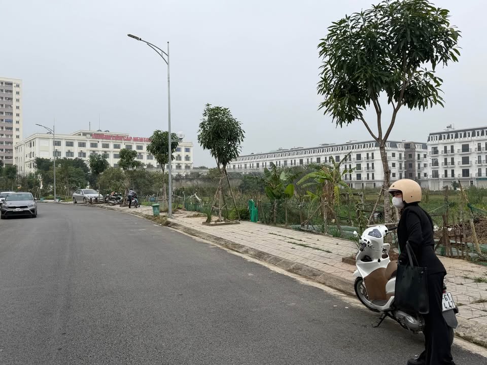 Lô đất mặt tiền Hồ Sen Quảng Thành 106m² giá chỉ 5.3 tỷ - Cơ hội kinh doanh hấp dẫn!