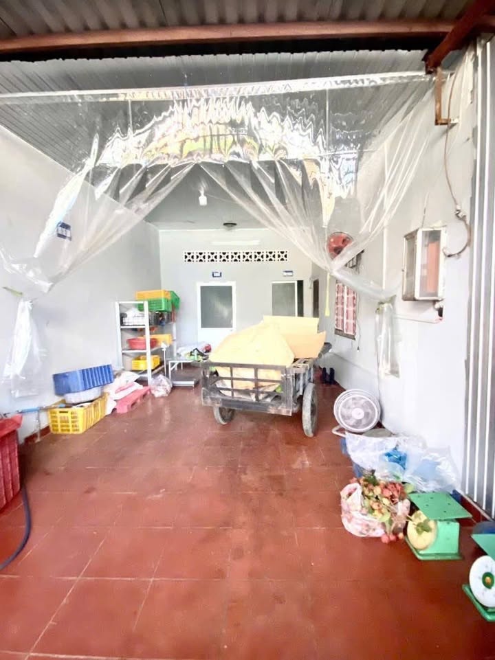 Đất có nhà Bà Điểm Hóc Môn 160m² giá 7.3 tỷ - Pháp lý sổ hồng chính chủ!