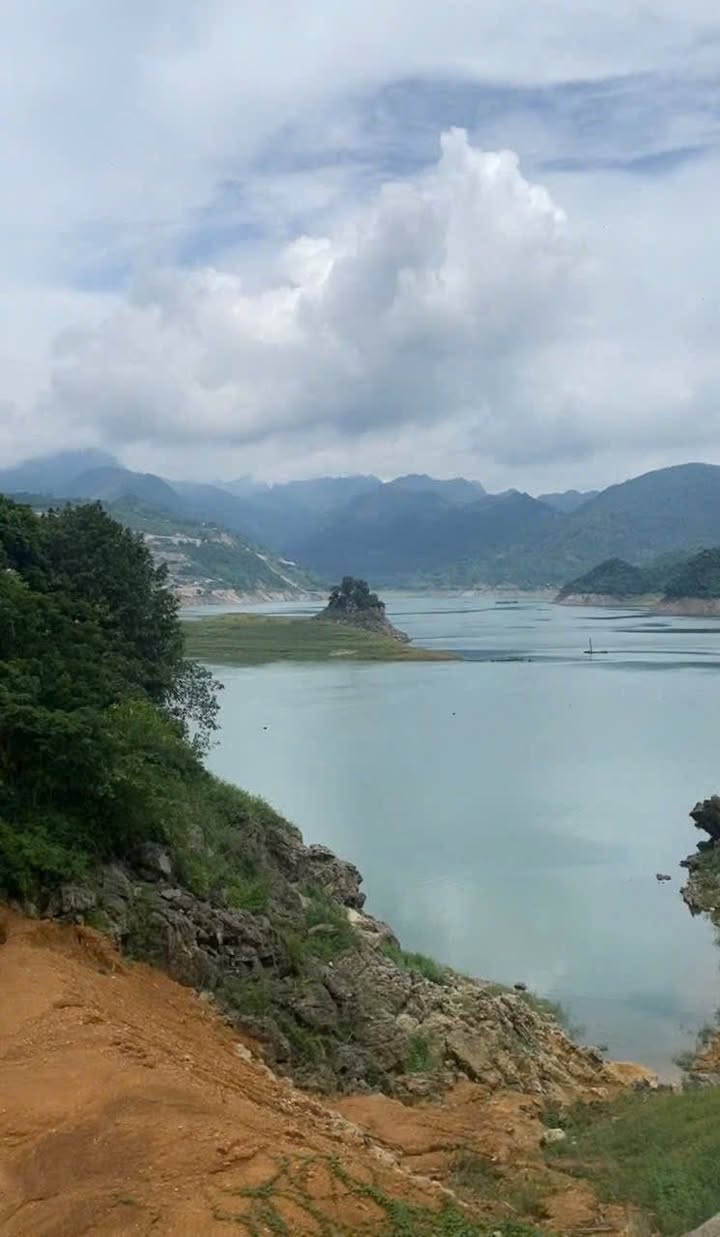 Đất bám hồ tại xã Toàn Sơn, Đà Bắc 2600m² giá 2.6 tỷ - View tuyệt đẹp!