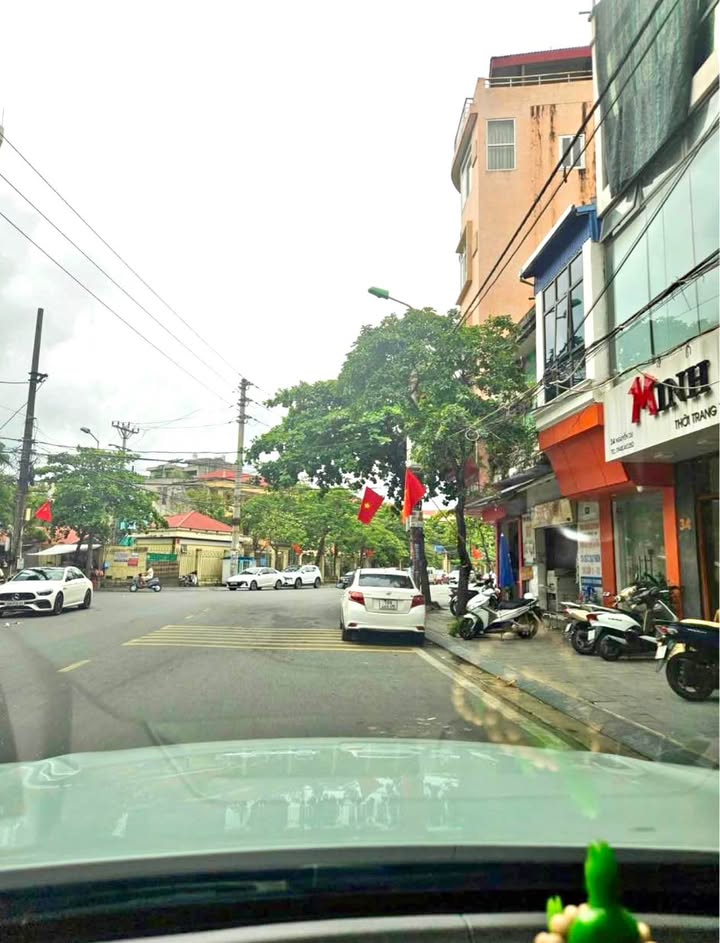 FrontHouse mặt tiền đường Nguyễn Du 140m² giá 20 tỷ - Vị trí đắc địa cho kinh doanh!