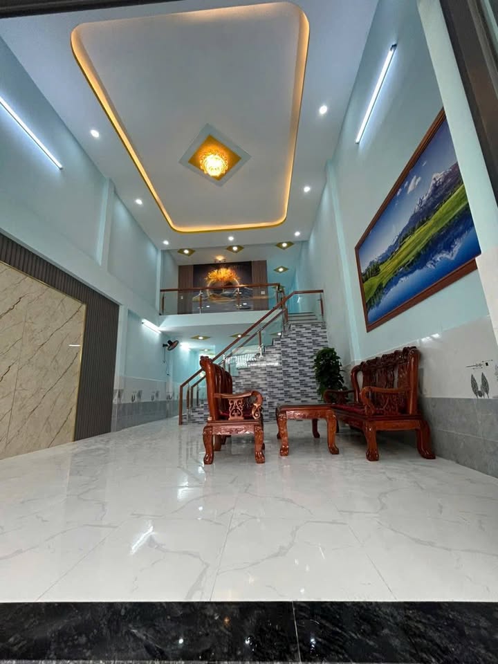 Nhà riêng Hóc Môn 100m² giá 2.95 tỷ - Sổ đỏ riêng, vị trí thuận lợi!