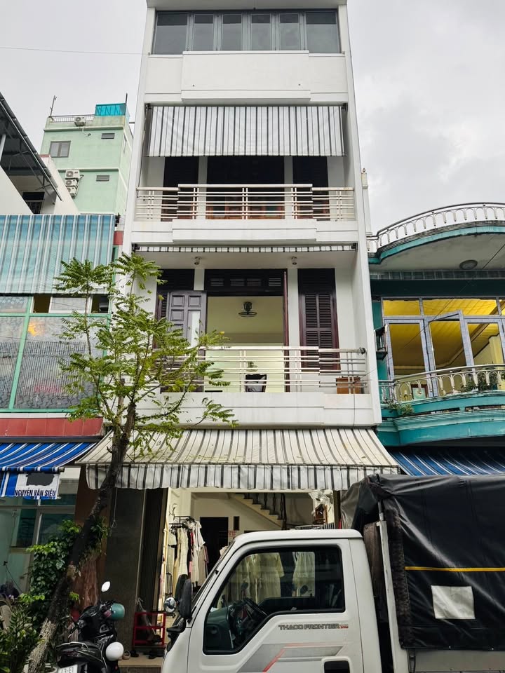 Nhà cho thuê 4 tầng mặt tiền Nguyễn Văn Siêu 90m² giá 17 triệu - Phù hợp văn phòng và kinh doanh!