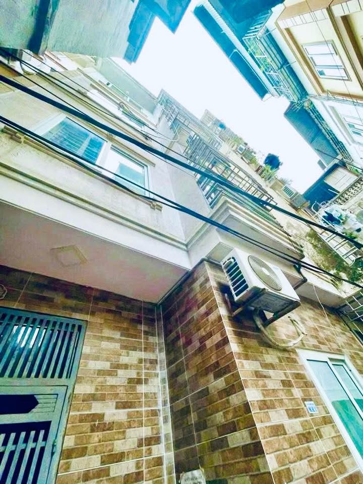 Nhà 4 tầng đường Nguyễn Khánh Toàn, Cầu Giấy 45m² giá 7 tỷ - Cạnh phố, sổ đỏ chính chủ!
