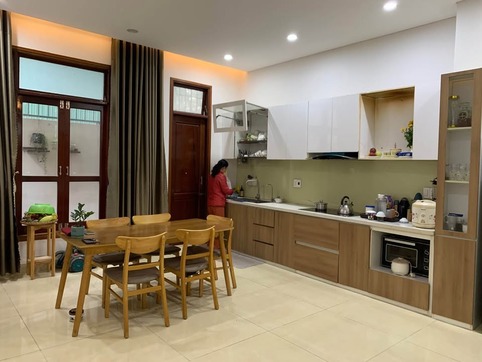 Nhà 3 tầng mặt tiền đường Phan Triêm 96m² giá 7 tỷ - Gần công viên và sân vận động