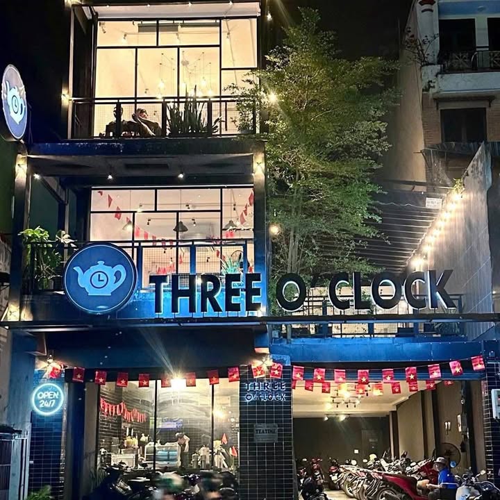 Cho thuê nhà mặt tiền 4 tầng đường Cách Mạng Tháng 8, quận 10 - Giá 120 triệu/tháng!