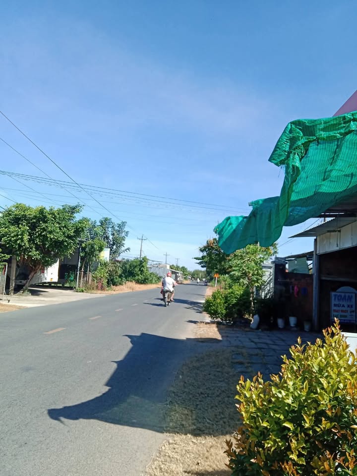 Nhà mặt tiền đường Huyện Lộ, xã Phước Ngãi, Ba Tri, 320m² - Kinh doanh đa ngành nghề!