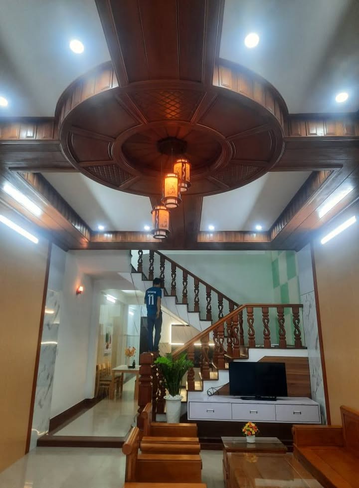 Nhà 3 tầng rưỡi đường Trần Nam Trung, Đà Nẵng 100m² giá 11 tỷ - Vị trí siêu kinh doanh!