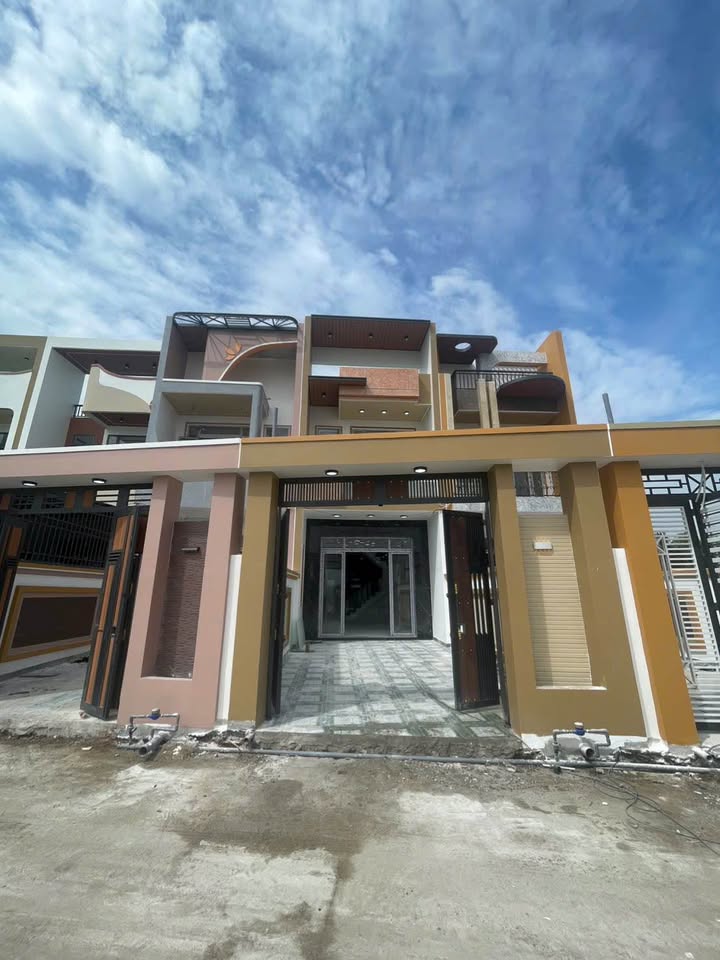 Nhà phố Long Hòa, Cần Đước 135m² giá 2.68 tỷ - Sổ hồng riêng, thương lượng!