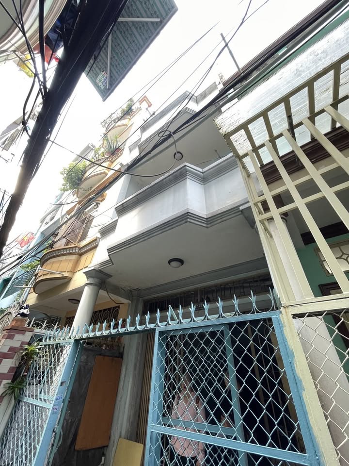 Nhà phố hẻm Trần Hưng Đạo, Quận 1, 29m² giá 5.7 tỷ - Cơ hội đầu tư tốt!