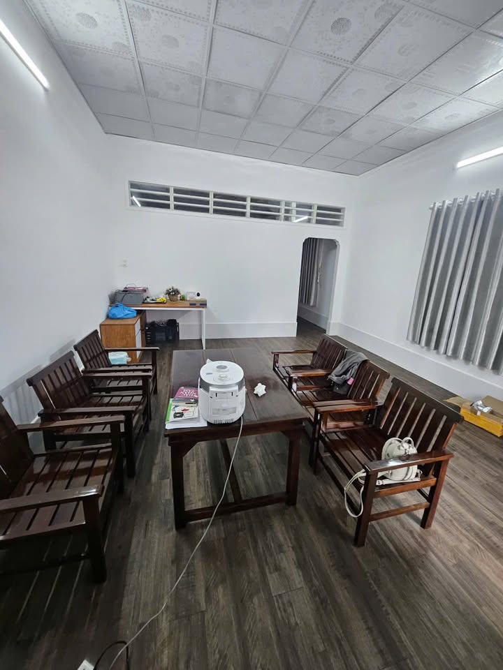 Nhà mặt tiền đường Mạc Thiên Tích, Phú Quốc 2PN giá 12 triệu - Thích hợp cho gia đình và kinh doanh!