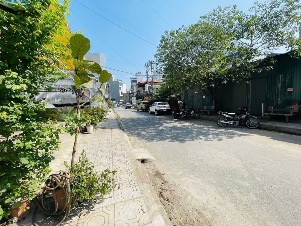 Nhà nguyên căn 3 tầng An Khánh 43m² giá 10 triệu - Phù hợp ở và kinh doanh