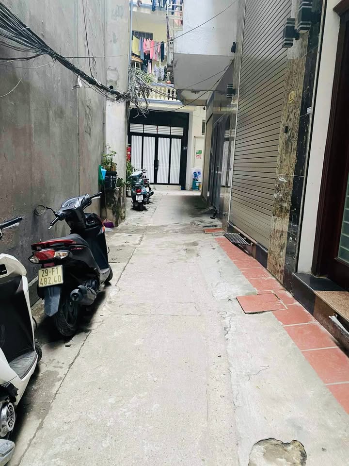 Nhà phố Đội Cấn 30m² giá 8.5 tỷ - 7 tầng thang máy, nội thất đầy đủ!