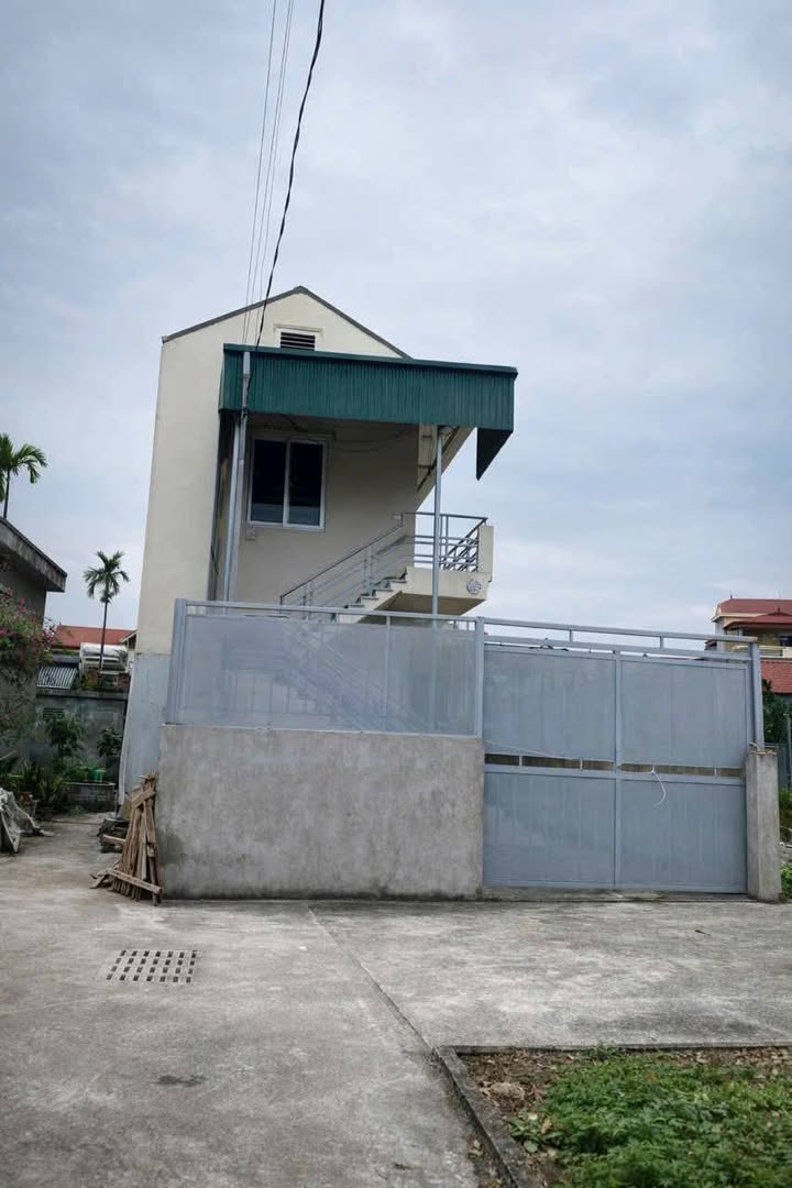 Nhà 2 tầng Tích Giang 123m² giá chỉ 2 tỷ - Sẵn sàng vào ở ngay!