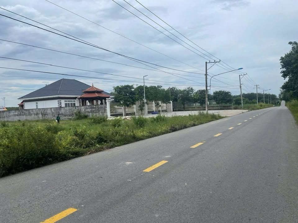 Đất nền 3 lô liền kề mặt tiền DH 619, xã Long Nguyên, 1800m² - Cơ hội đầu tư tuyệt vời!