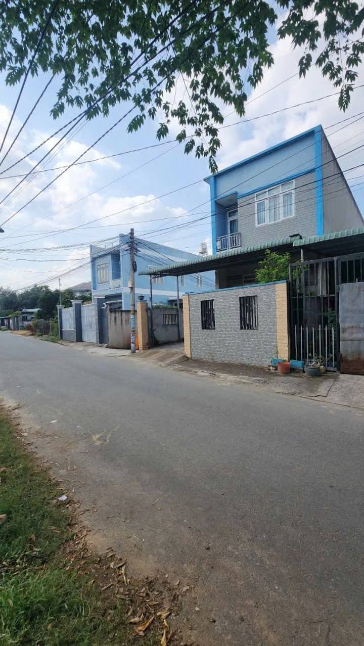 Nhà cho thuê Tân Phước Khánh 180m² giá 7.5 triệu - Hai mặt tiền đường nhựa thông!