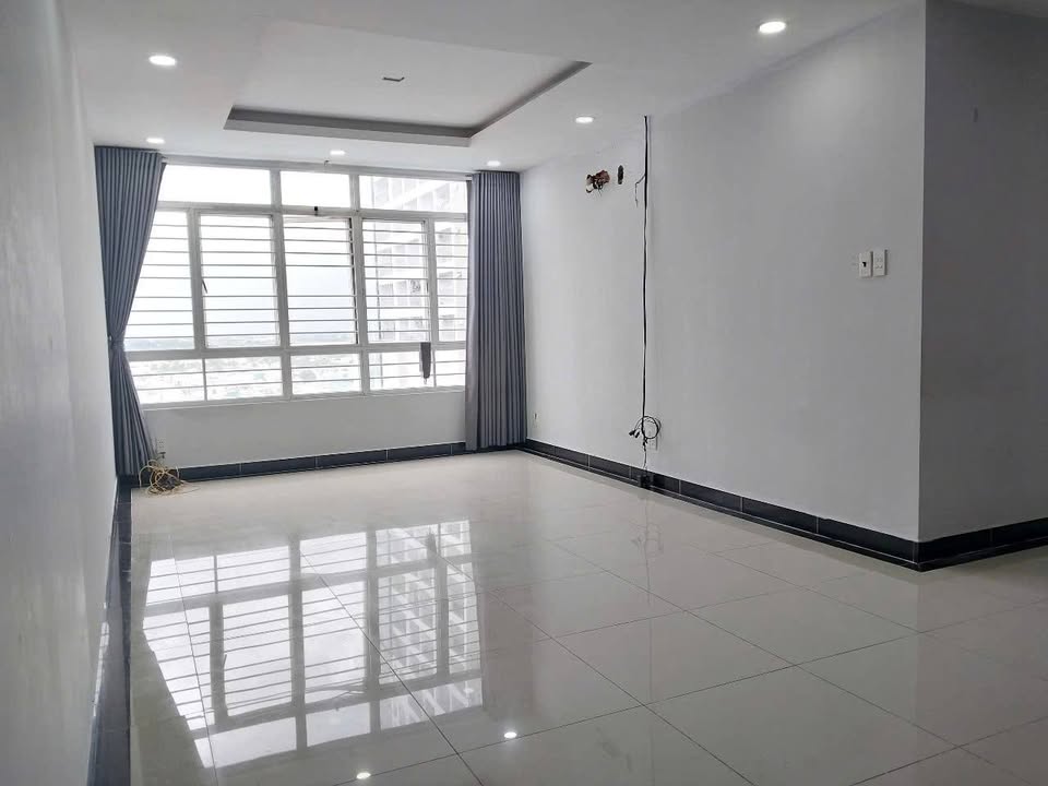 Căn hộ Giai Việt Quận 8 150m² giá 6.2 tỷ - View hồ bơi thoáng mát!