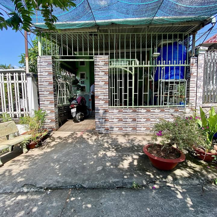 Nhà Phường Bình Phú Bến Tre 102m² giá 950 triệu - Thiết kế kiên cố và tiện nghi!