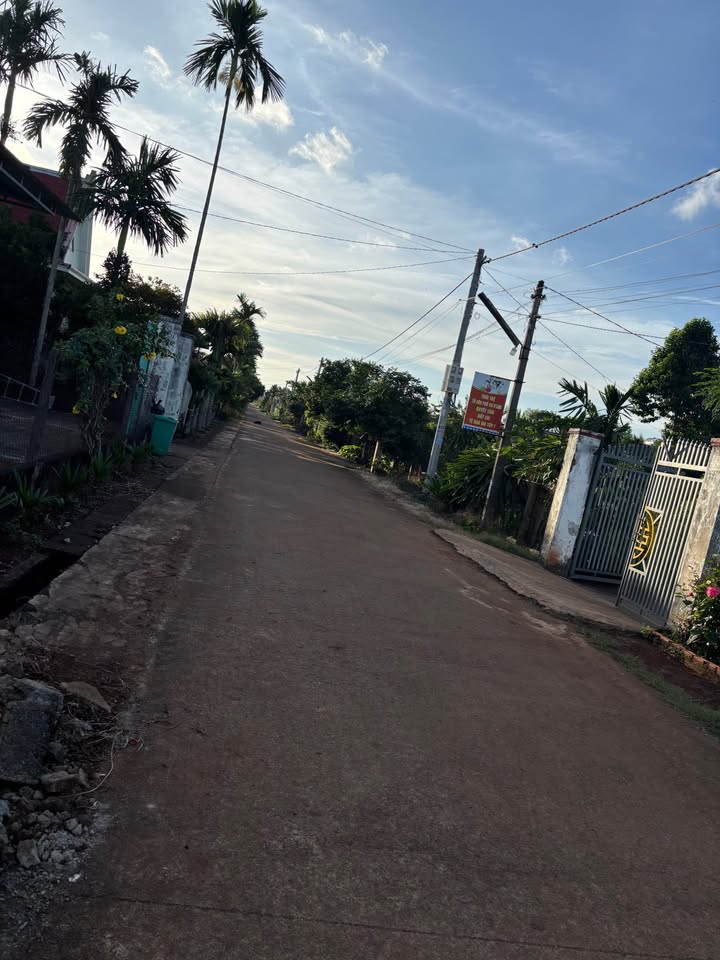 Nhà phố Cư H'lăm, Ea Pốk, Đắk Lắk 304m² giá 1.2 tỷ - Gần Tỉnh Lộ 8!