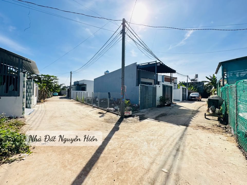 Nhà cấp 4 Bàu Trâm 98m² giá 1.45 tỷ - Thiết kế hiện đại, gần trung tâm!