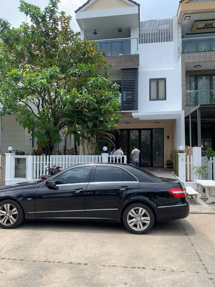 Biệt thự sân vườn Jamona Home Resort 172m² giá 15.3 tỷ - Full nội thất cao cấp