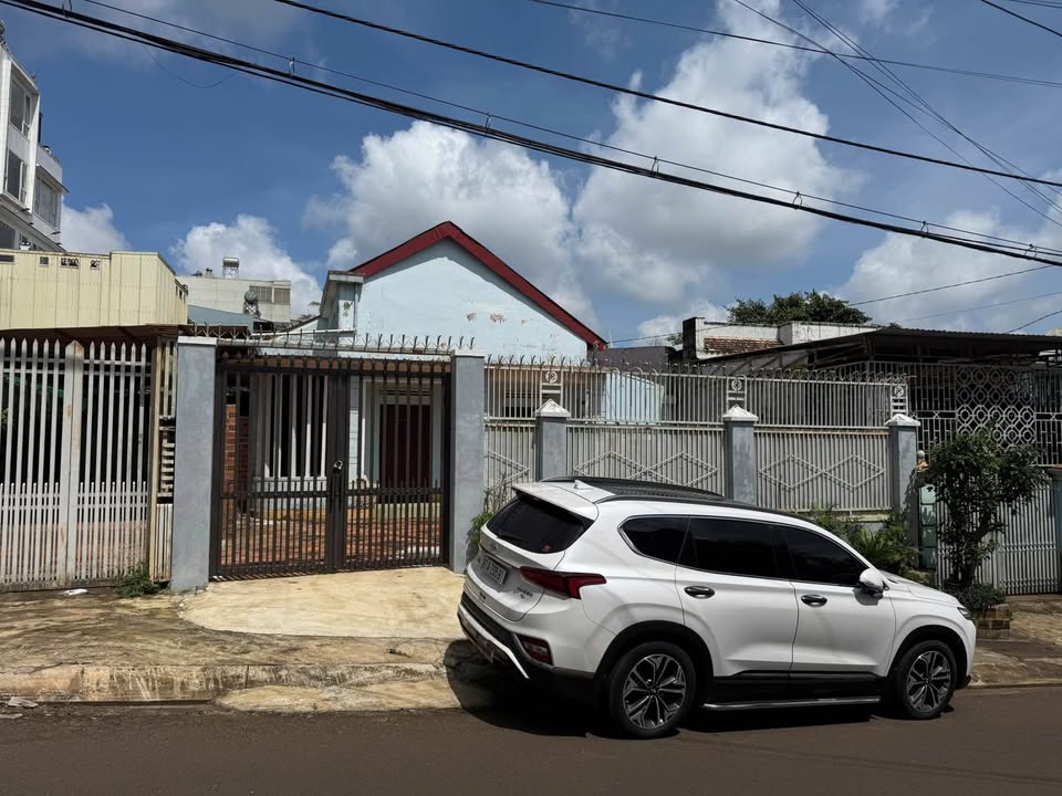 Nhà mặt tiền Huyền Trân Công Chúa - Pleiku 297m² giá 5.4 tỷ - Tiềm năng kinh doanh cao!