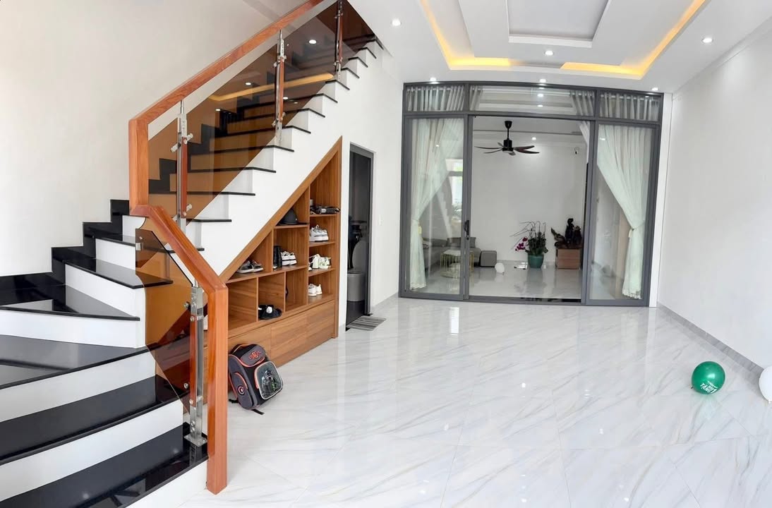 Nhà 2 Mê Hẻm Nguyễn Hữu Thấu, Tân Lợi, Buôn Ma Thuột 60m² giá 3.77 tỷ - Giao thông thuận tiện!