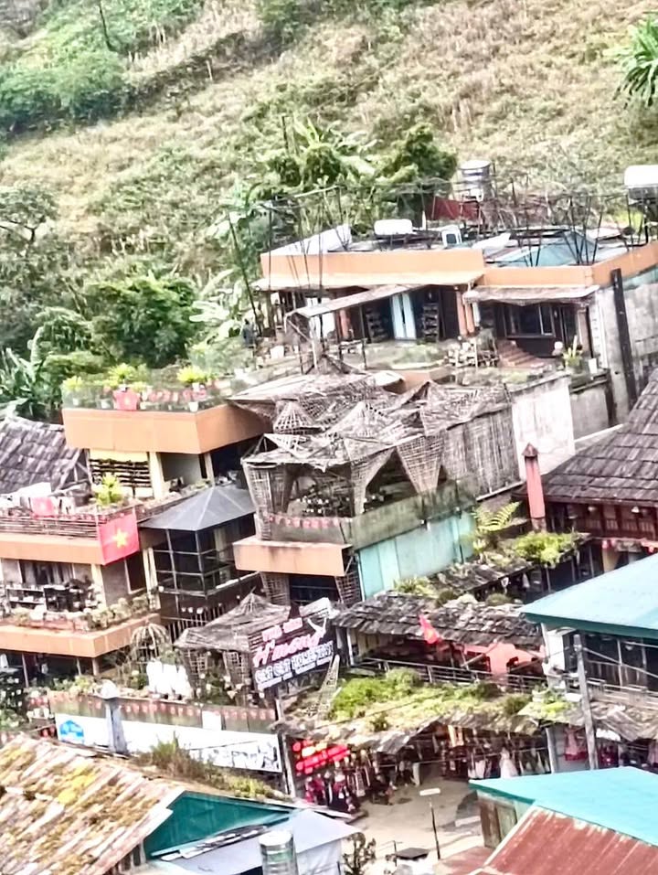 Bán nhà nghỉ + Cửa hàng mặt đường Phan Si Păng Sa Pa 240m² - Đầu tư sinh lời ngay!