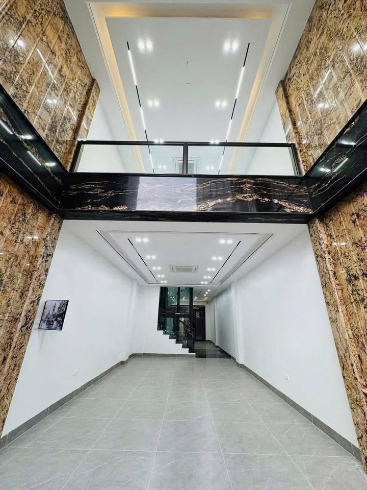 FrontHouse Hồng Tiến Long Biên 90m² giá 42 tỷ - Thiết kế đẳng cấp, kinh doanh sầm uất!