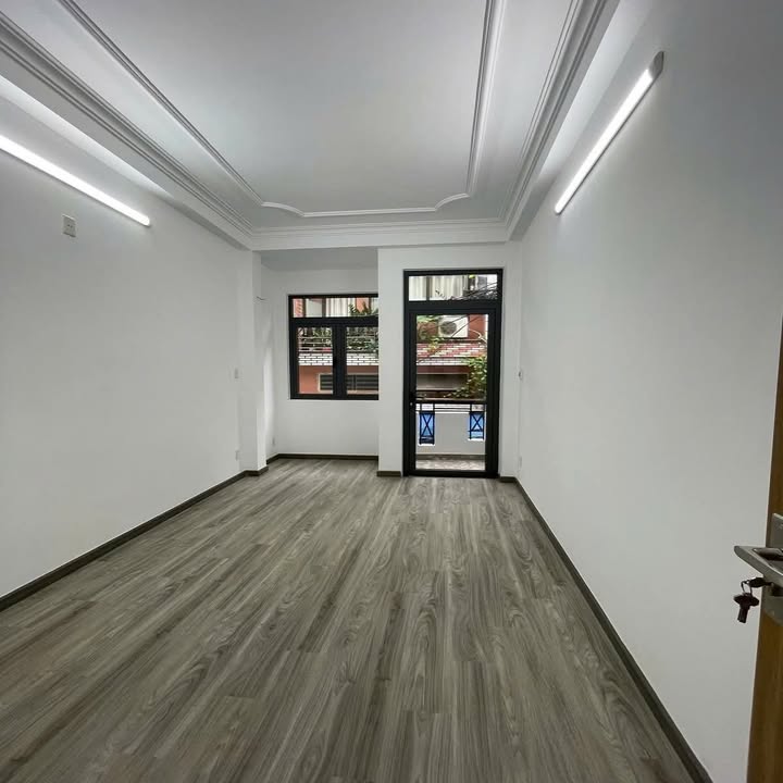 Nhà kiệt ô tô Lê Đình Dương, Hải Châu 28m² giá 4.68 tỷ - Vị trí đắc địa gần cầu Rồng!